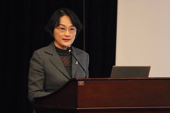 演員秦樾,演員秦樾，從舞臺到熒屏，變化中的自信與成就之光