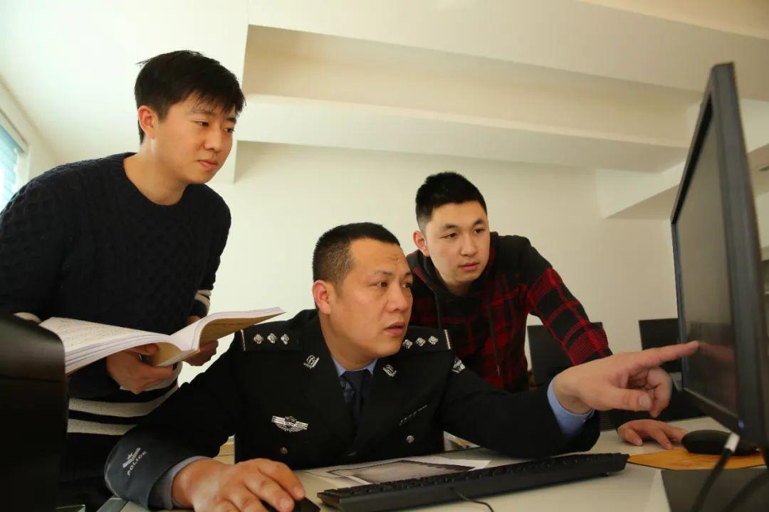 最新刑偵案例揭秘，自然美景中的心理追蹤之旅